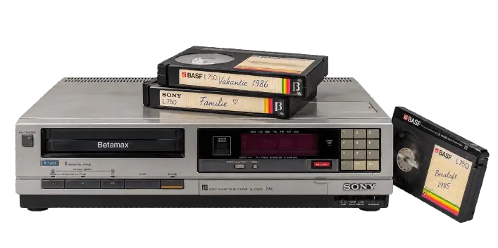Betamax-videorecorder met drie Betamax-banden